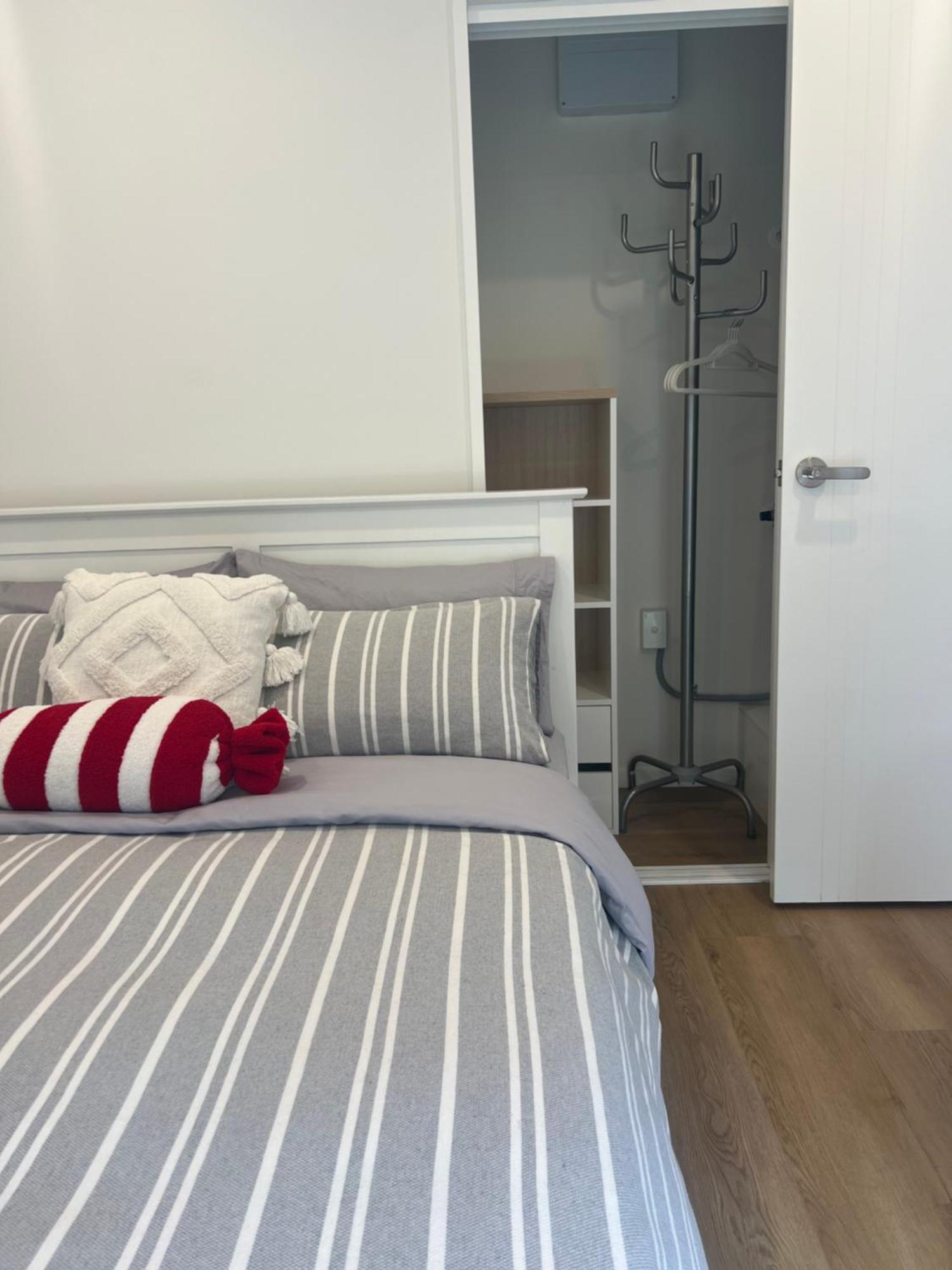 Waverly Place - Unique One Room Apartment Orewa Exteriör bild