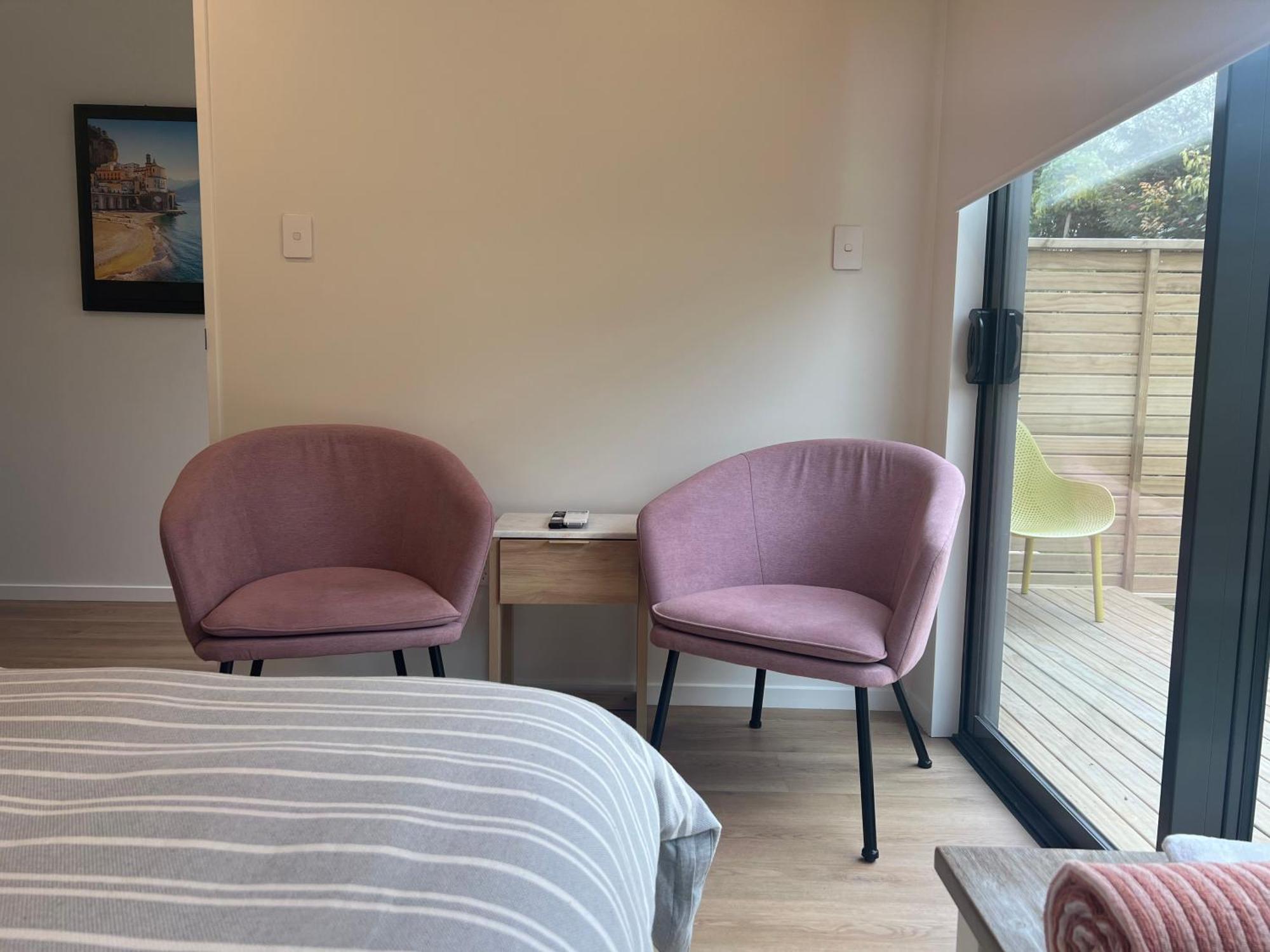 Waverly Place - Unique One Room Apartment Orewa Exteriör bild