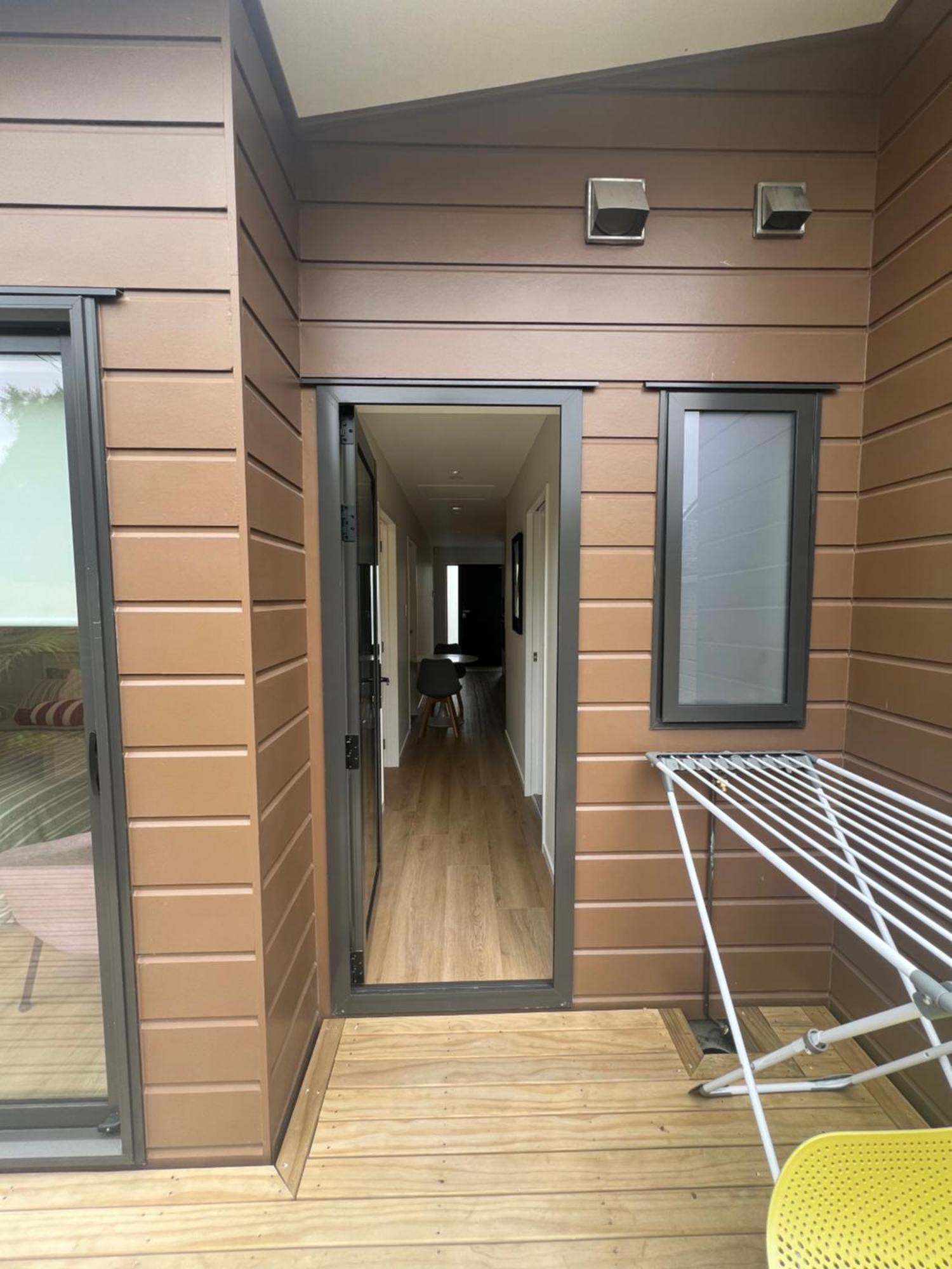 Waverly Place - Unique One Room Apartment Orewa Exteriör bild